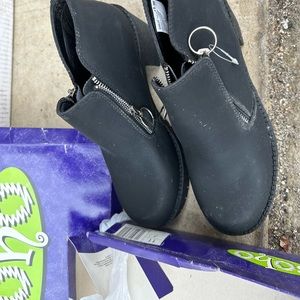 Soho black heel bootie